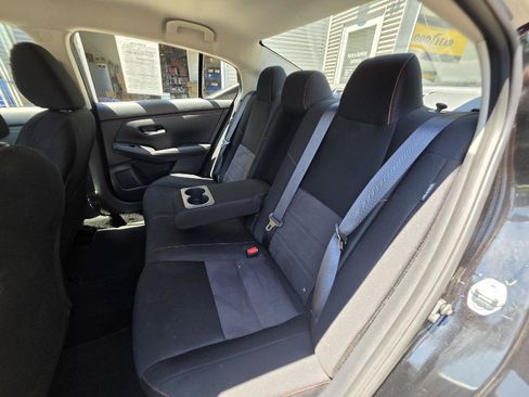 Used 2025 Nissan Sentra SR FWD image 14