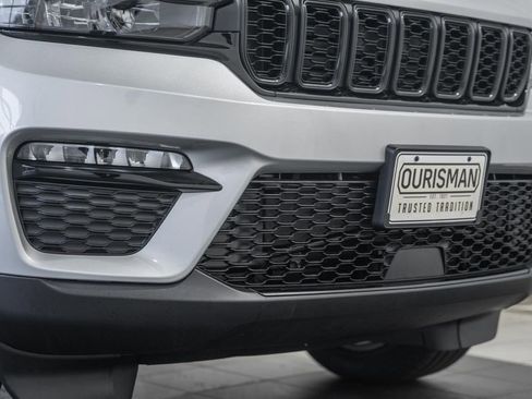 New 2025 Jeep Grand Cherokee Limited image 12