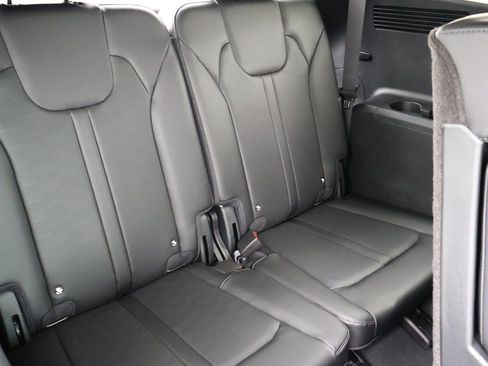 Used 2025 Kia Sorento S image 21