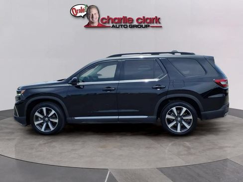 Used 2025 Honda Pilot Touring image 2
