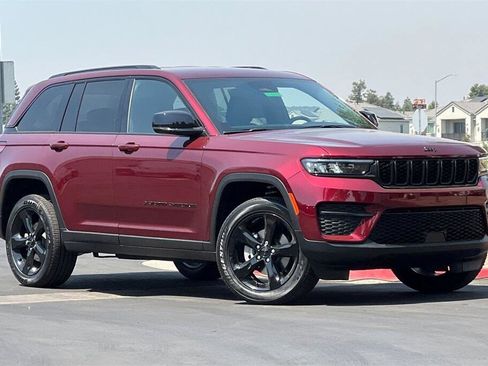 New 2025 Jeep Grand Cherokee Altitude image 2