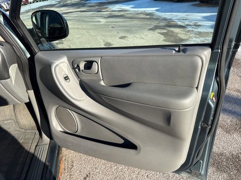 Used 2005 Dodge Grand Caravan SXT image 24