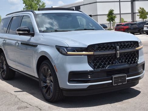 New 2027 Lincoln Navigator Reserve w/ Jet Appearance Package AWD/4WD image 3