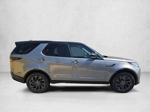Used 2024 Land Rover Discovery Dynamic SE image 3