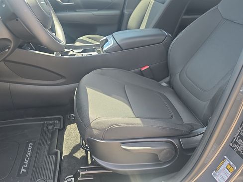 Used 2025 Hyundai Tucson SE FWD image 14