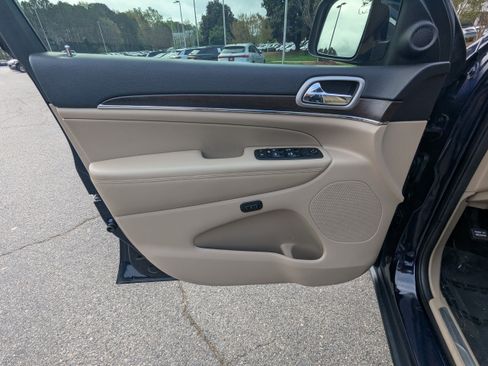 Used 2018 Jeep Grand Cherokee Limited image 19