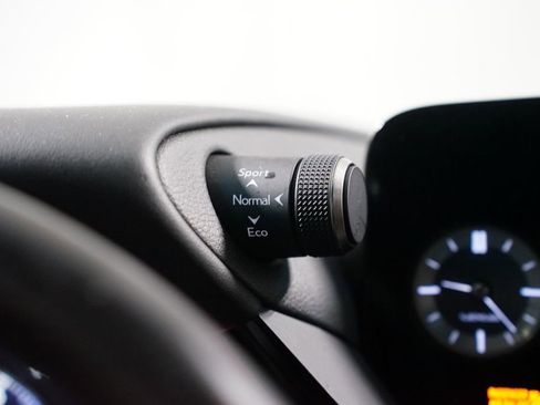 Used 2024 Lexus ES 350 Ultra Luxury w/ Accessory Package (Z2) image 18