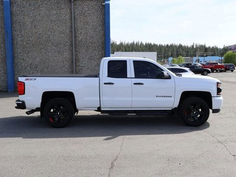 Used 2017 Chevrolet Silverado 1500 LT w/ Redline Edition AWD/4WD image 4