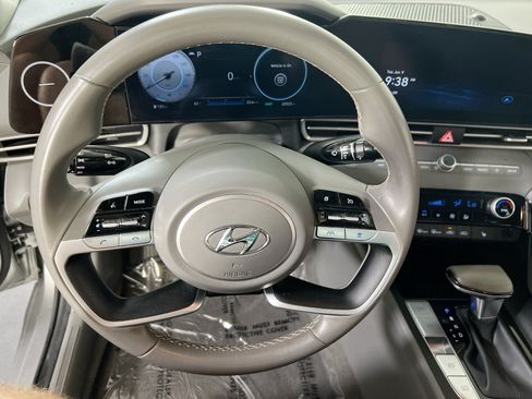 Used 2023 Hyundai Elantra SEL w/ Convenience Package FWD image 11