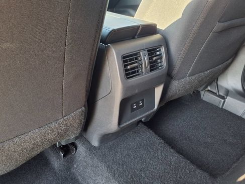 Used 2025 Nissan Rogue SV FWD image 19