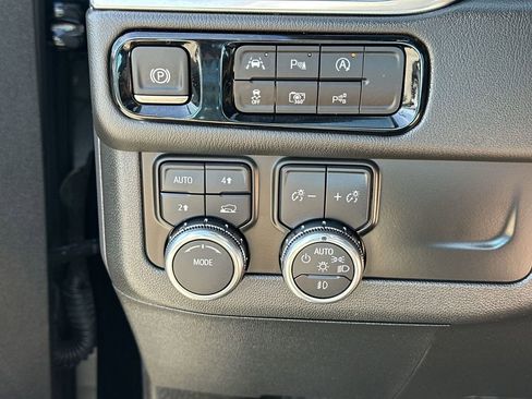 Certified 2025 GMC Yukon XL Denali AWD/4WD image 18
