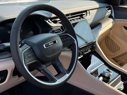 New 2025 Jeep Grand Cherokee Limited image 16