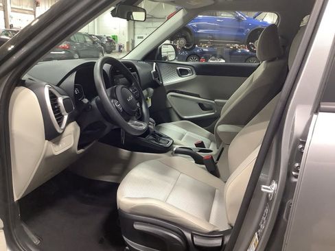 Certified 2025 Kia Soul LX w/ LX Technology Package image 12