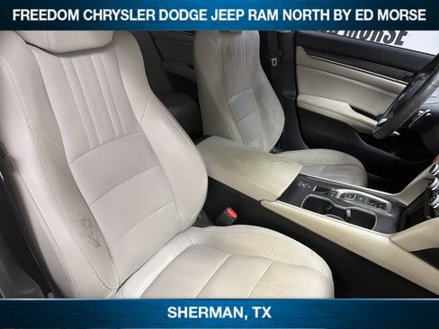 Used 2018 Honda Accord Touring image 9