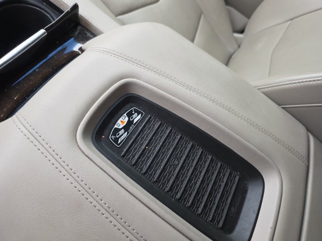 Used 2018 Cadillac Escalade Premium Luxury AWD/4WD image 20