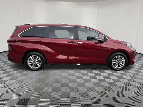 Used 2026 Toyota Sienna Limited FWD image 7
