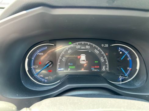 Used 2025 Toyota RAV4 XLE AWD/4WD image 28