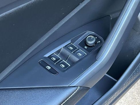Certified 2023 Volkswagen Jetta SE w/ Panoramic Sunroof Package FWD image 18