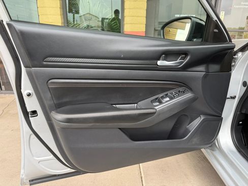 Used 2022 Nissan Altima 2.5 SR FWD image 18