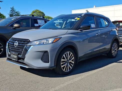 Used 2024 Nissan Kicks SV FWD image 2