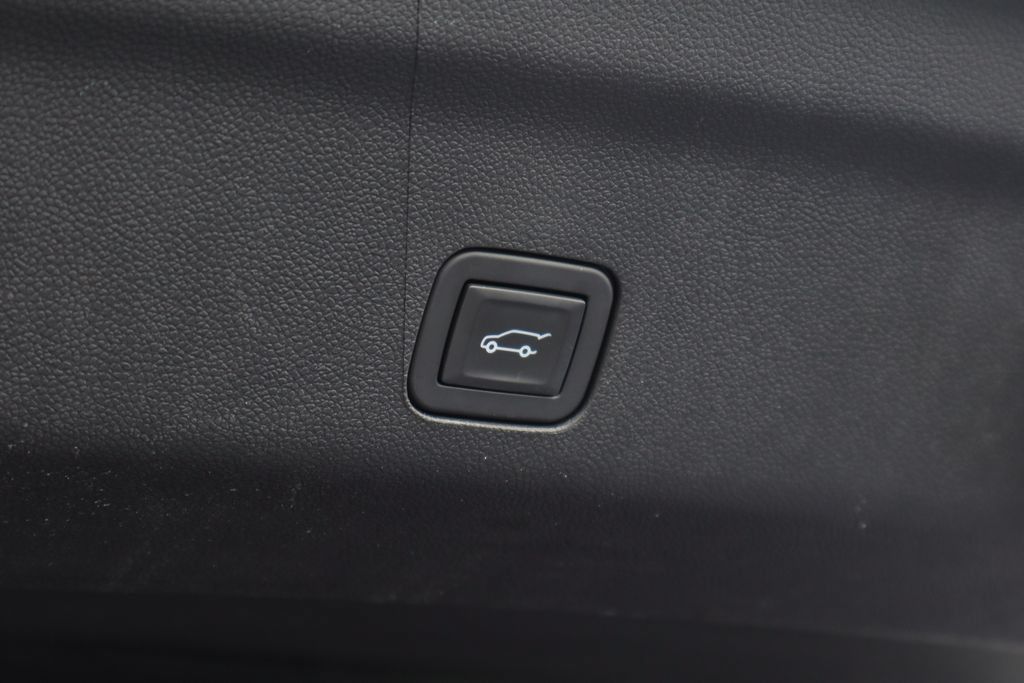 Used 2024 GMC Yukon XL Denali AWD/4WD image 30