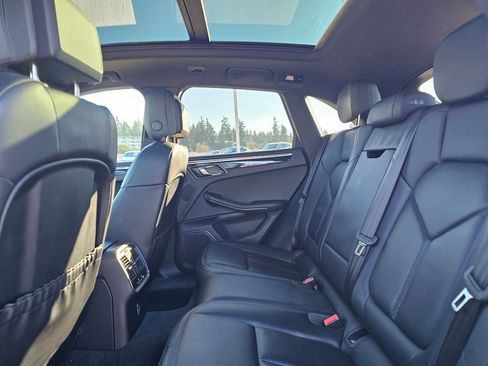 Used 2024 Porsche Macan image 18