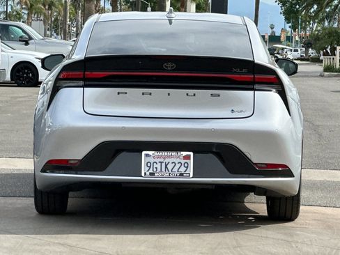 Used 2023 Toyota Prius XLE FWD image 5