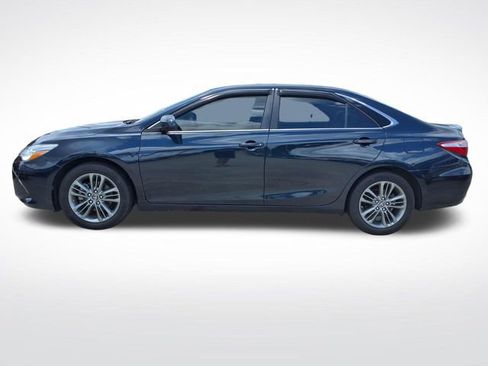Used 2017 Toyota Camry SE w/ Moonroof Package FWD image 2