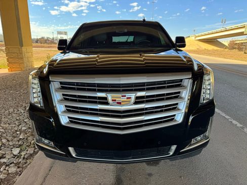 Used 2019 Cadillac Escalade Platinum image 8