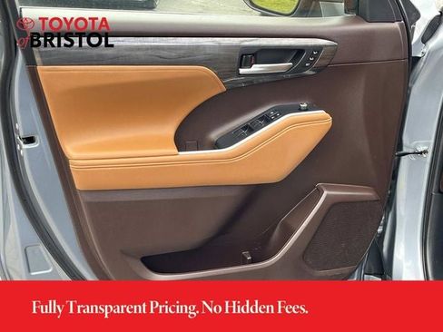 Used 2021 Toyota Highlander Platinum AWD/4WD image 28