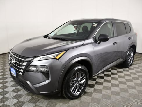 Used 2024 Nissan Rogue S image 10