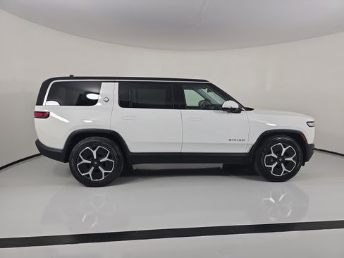 Used 2023 Rivian R1S Adventure image 6