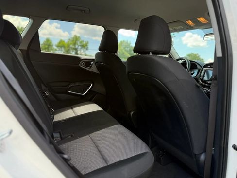 Used 2024 Kia Soul LX w/ Option Group 015 FWD image 13