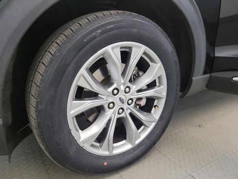 Used 2020 Ford Explorer XLT w/ Equipment Group 202A AWD/4WD image 31