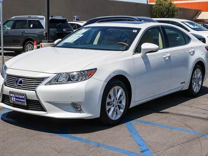 Used 2013 Lexus ES 300h w/ Luxury Pkg