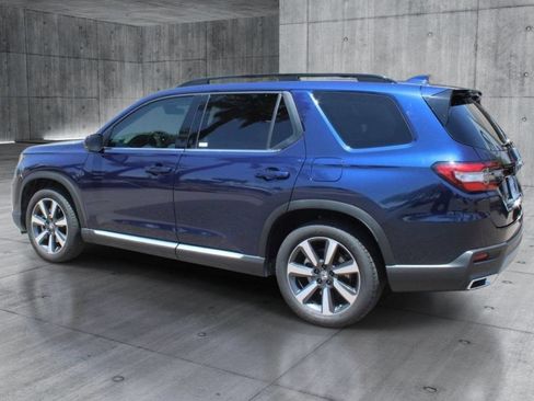 Used 2024 Honda Pilot Touring image 3