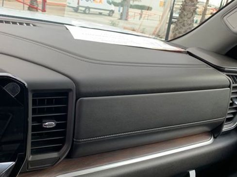 Used 2025 GMC Sierra 2500 SLT image 23