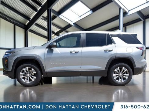 Used 2025 Chevrolet Equinox LT FWD image 2