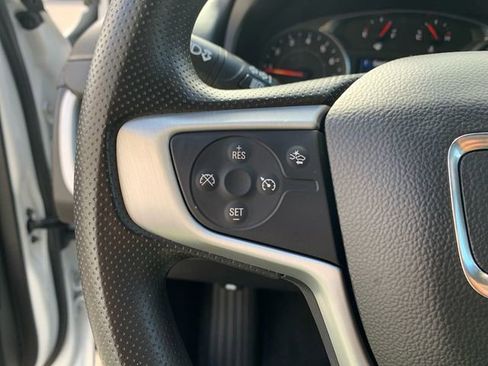 Used 2024 GMC Terrain SLE image 24