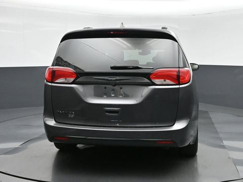 Used 2020 Chrysler Pacifica Touring-L image 6