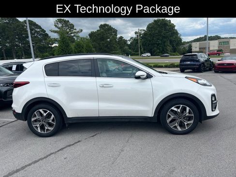 Used 2020 Kia Sportage EX w/ EX Technology Package FWD image 3