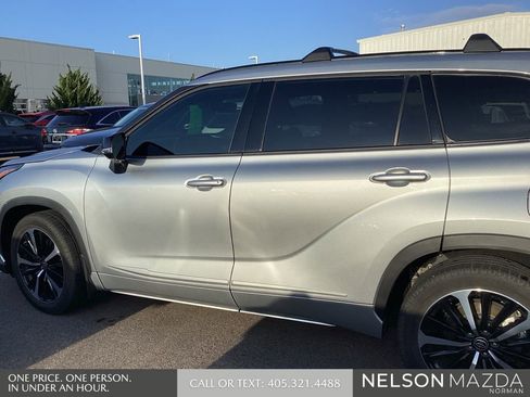 Used 2022 Toyota Highlander XSE image 9