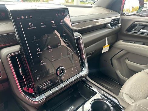 New 2026 GMC Yukon XL Elevation image 9