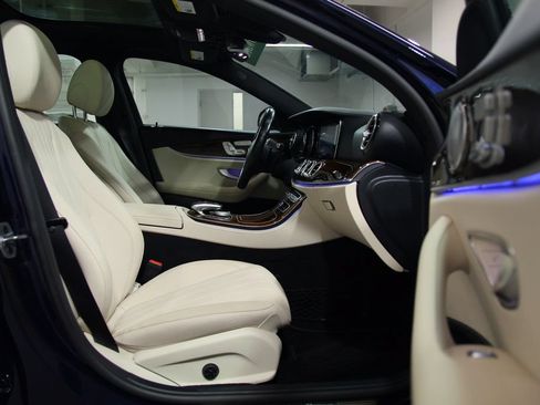 Certified 2019 Mercedes-Benz E 300 4MATIC image 21