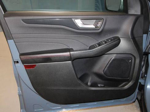 Used 2025 Ford Escape ST-Line w/ Equipment Group 301A image 5