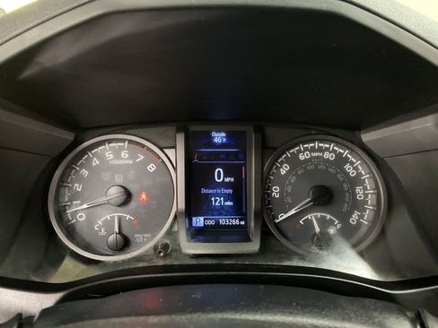 Used 2016 Toyota Tacoma TRD Sport image 27