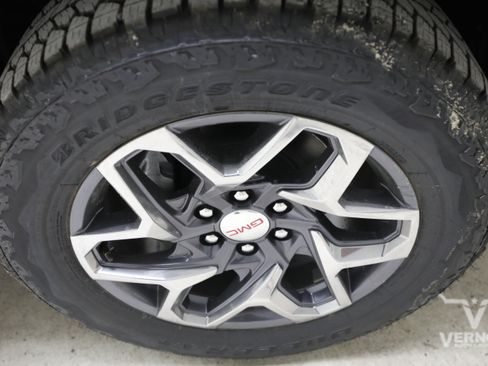 New 2026 GMC Sierra 1500 SLT w/ SLT Premium Package AWD/4WD image 32