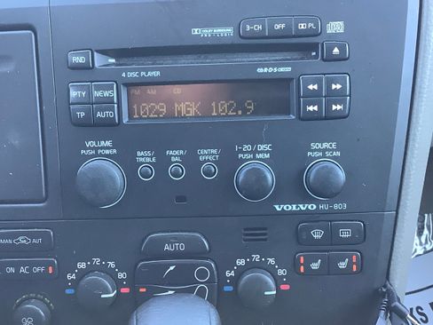 Used 2004 Volvo XC70 image 18