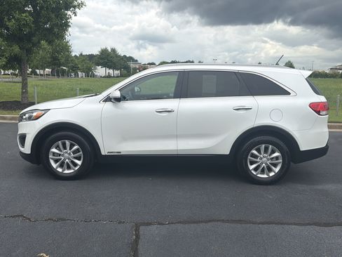 Used 2016 Kia Sorento LX AWD/4WD image 6