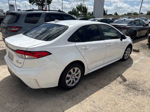 Used 2024 Toyota Corolla LE FWD image 3
